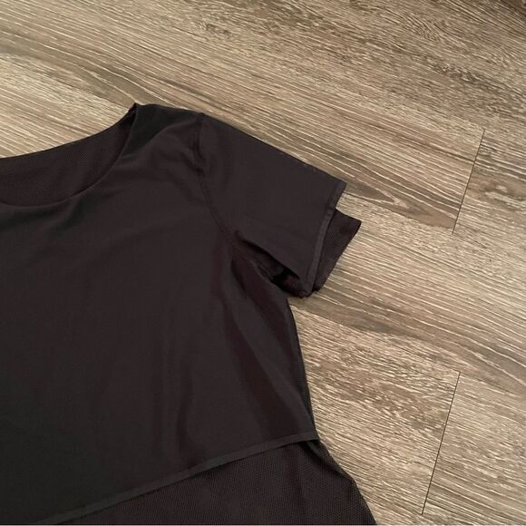 Lululemon mesh on mesh tee - Picture 4 of 9